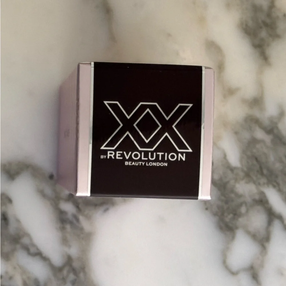 XX Revolution Glow Skin FauXXdation Foundation FX20